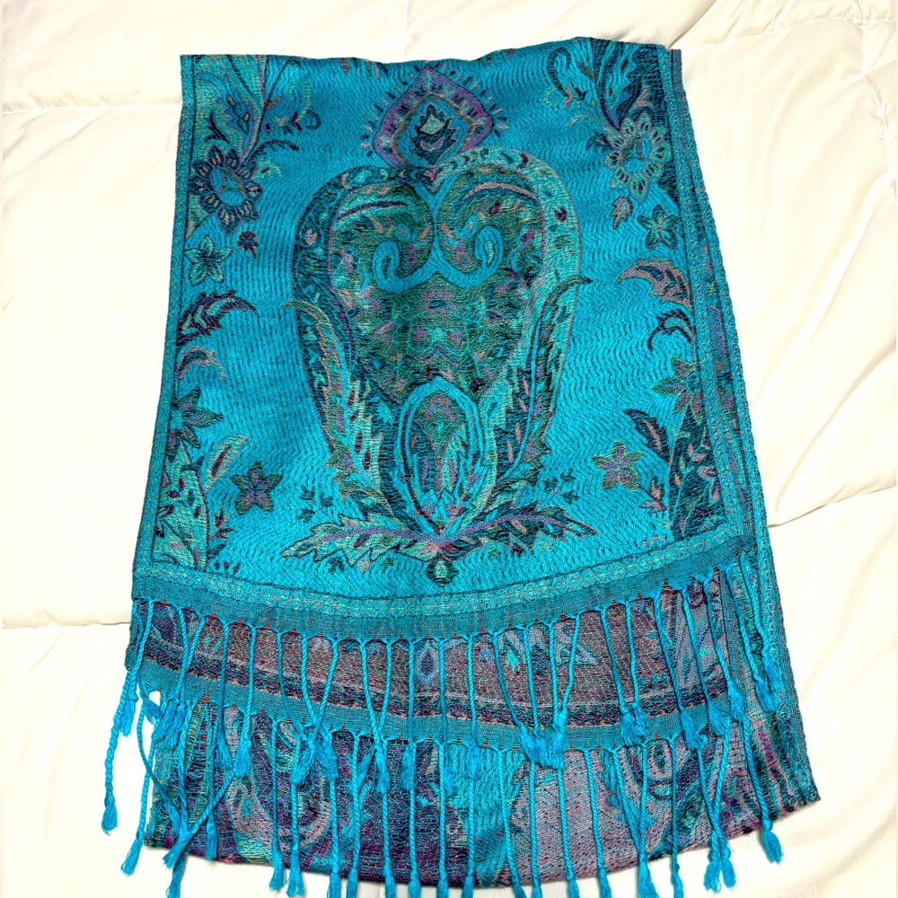 Beautiful and exotic pashmina and silk scarf